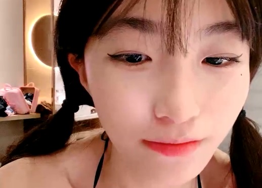 The attractive Korean girlfriend sex with her fiancé.