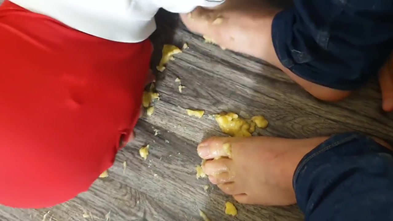 Jecrase Une Banane Pour Le Repas De Mon Soumis