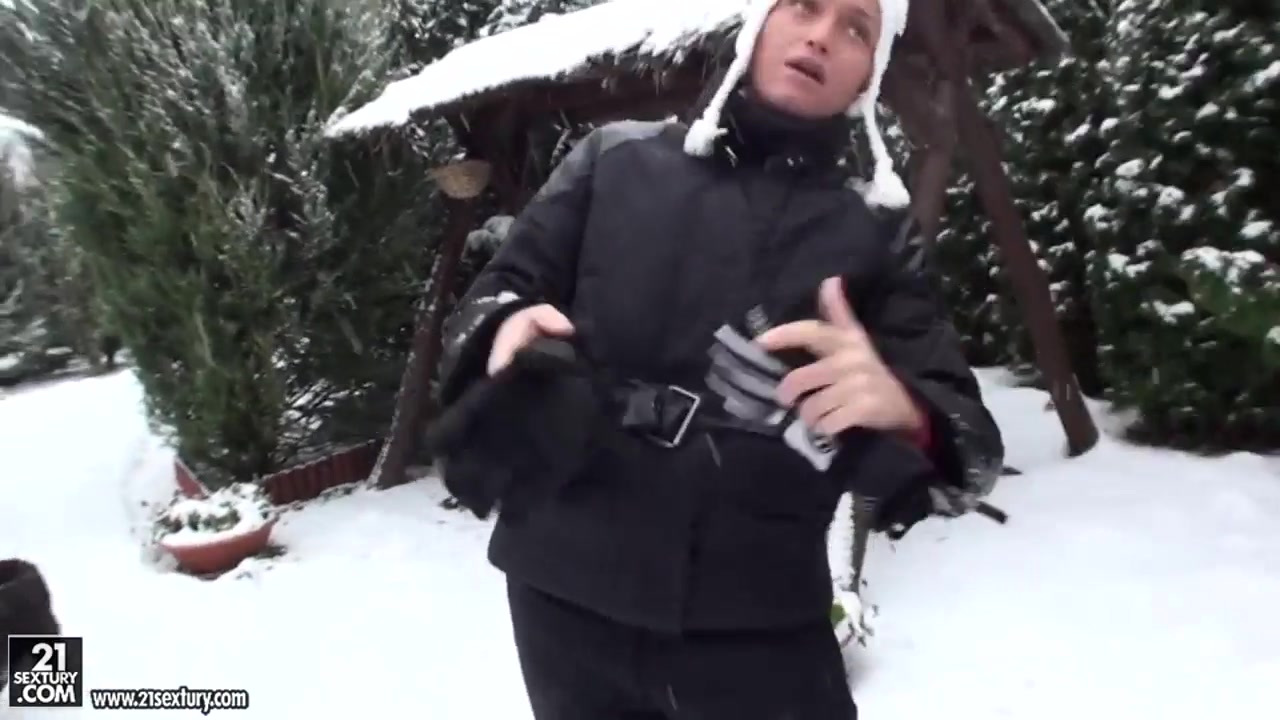 Babe Kathia Nobili gets filmed on snow