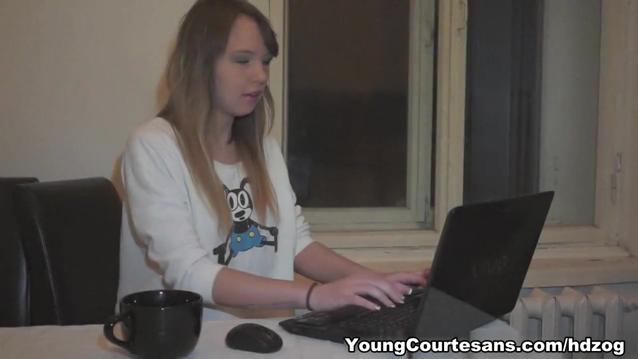 Courtesan pussy creampied