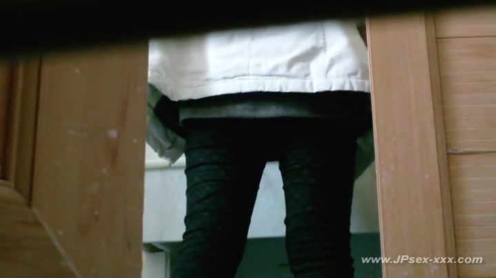 chinese girls go to toilet.13