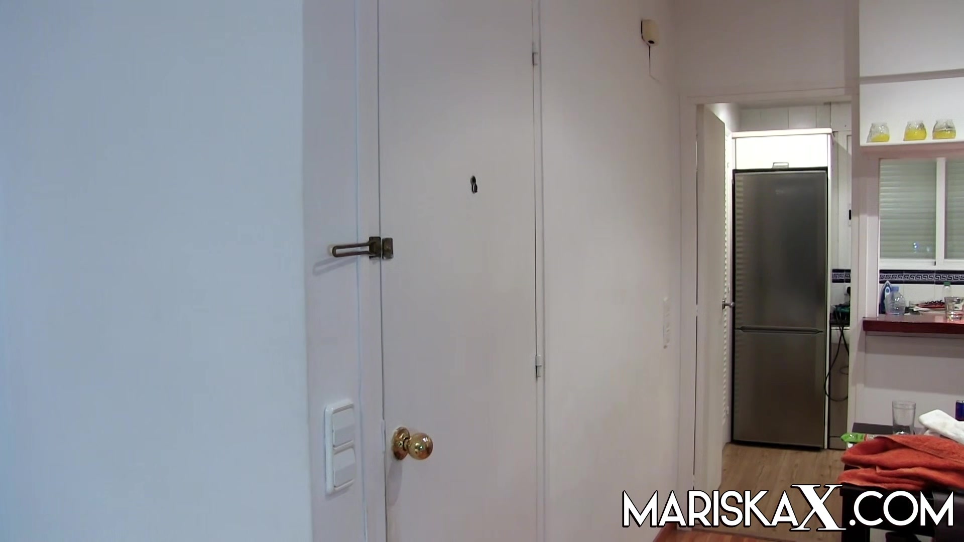 MARISKAX Latina MILF Lara Tinelli milks a big cock