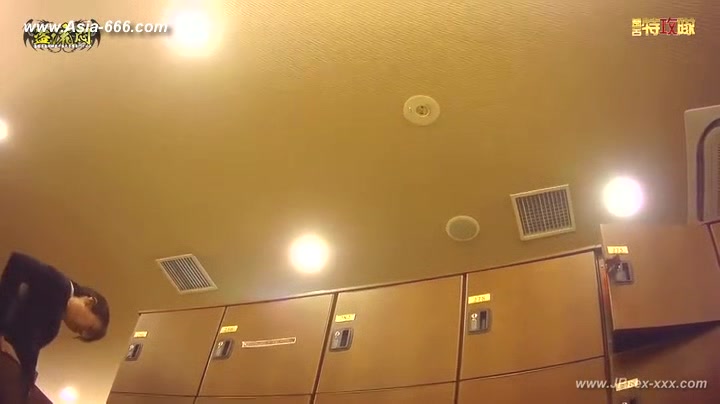 japanese public bathroom changeroom.8