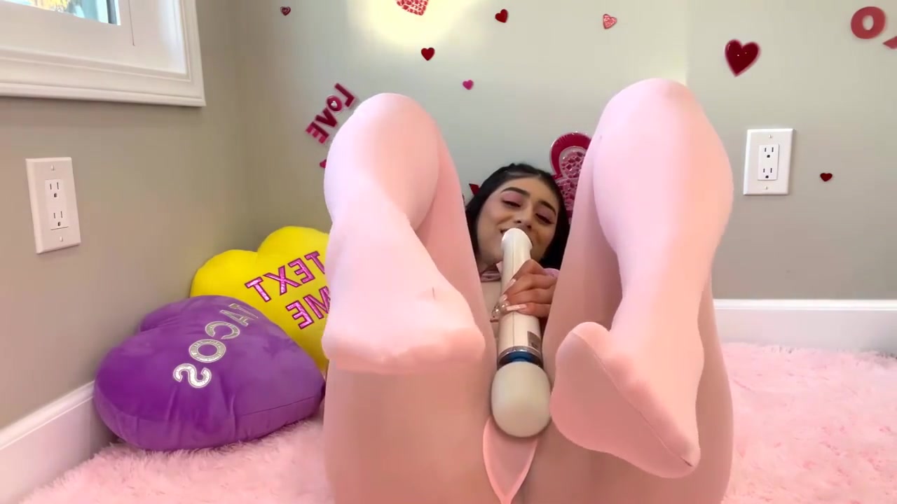Fucking Herself On Valentines Day - Violet Myers