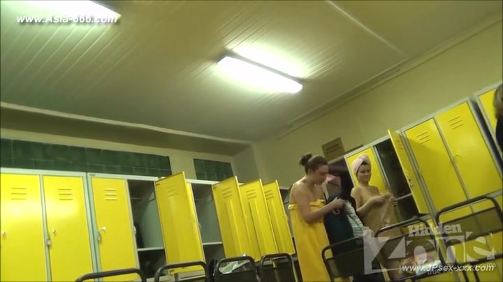 peeping white girls changeroom.4_2