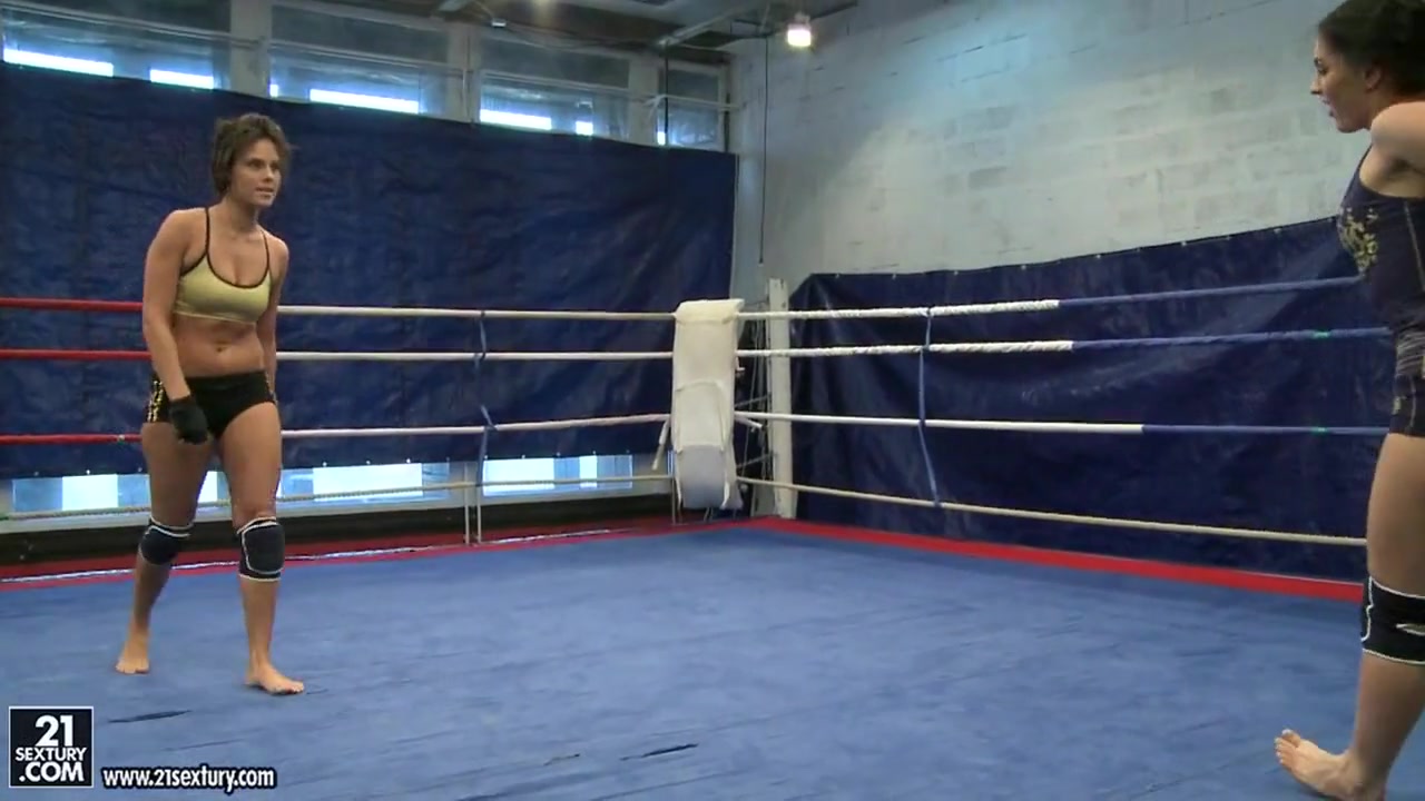 Honey Demon and Melanie Memphis do fight in the ring