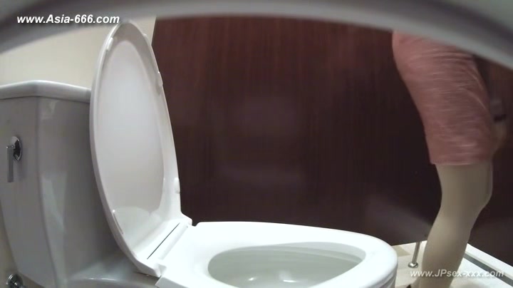 chinese girls go to toilet.122