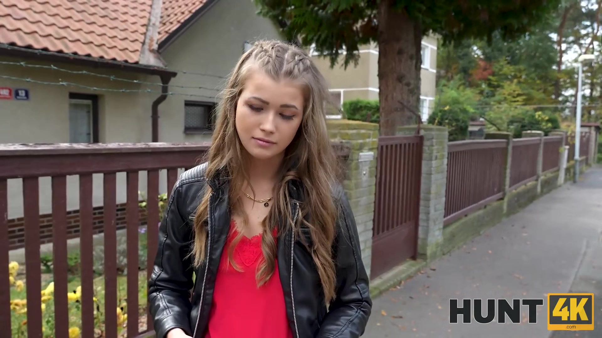 HUNT4K. Wrong Turn with Olivia Sparkle