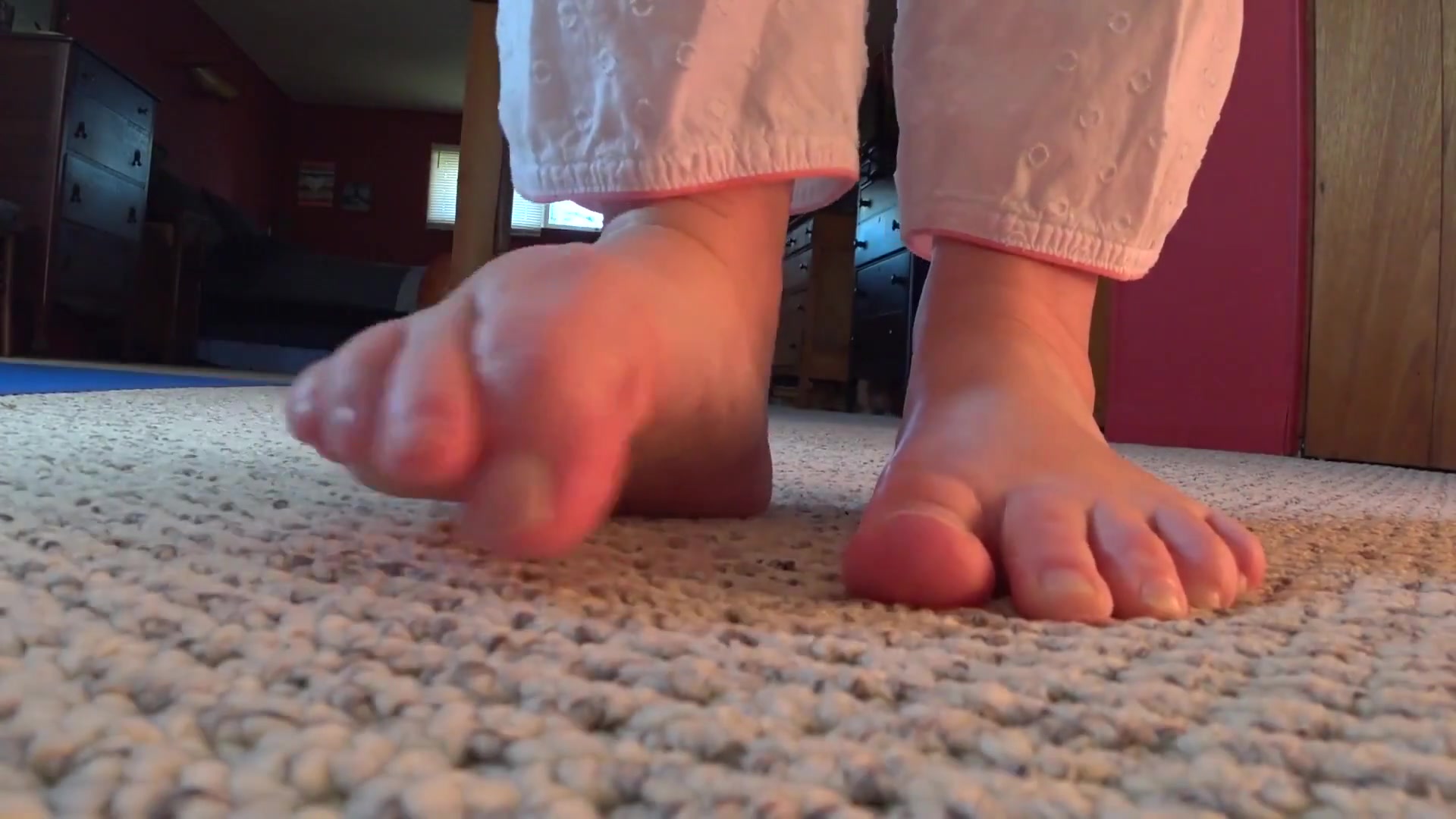 Sensual Bare Foot Worship - CougarBabeJolee