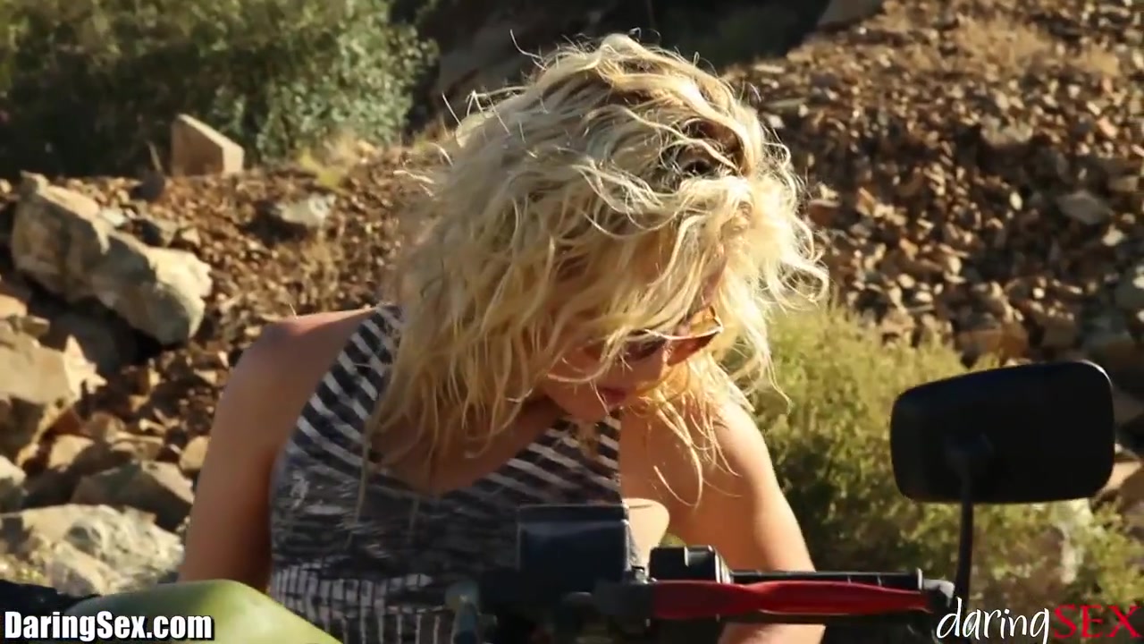 DaringSex Solo Outdoors Masturbation in the Mountains