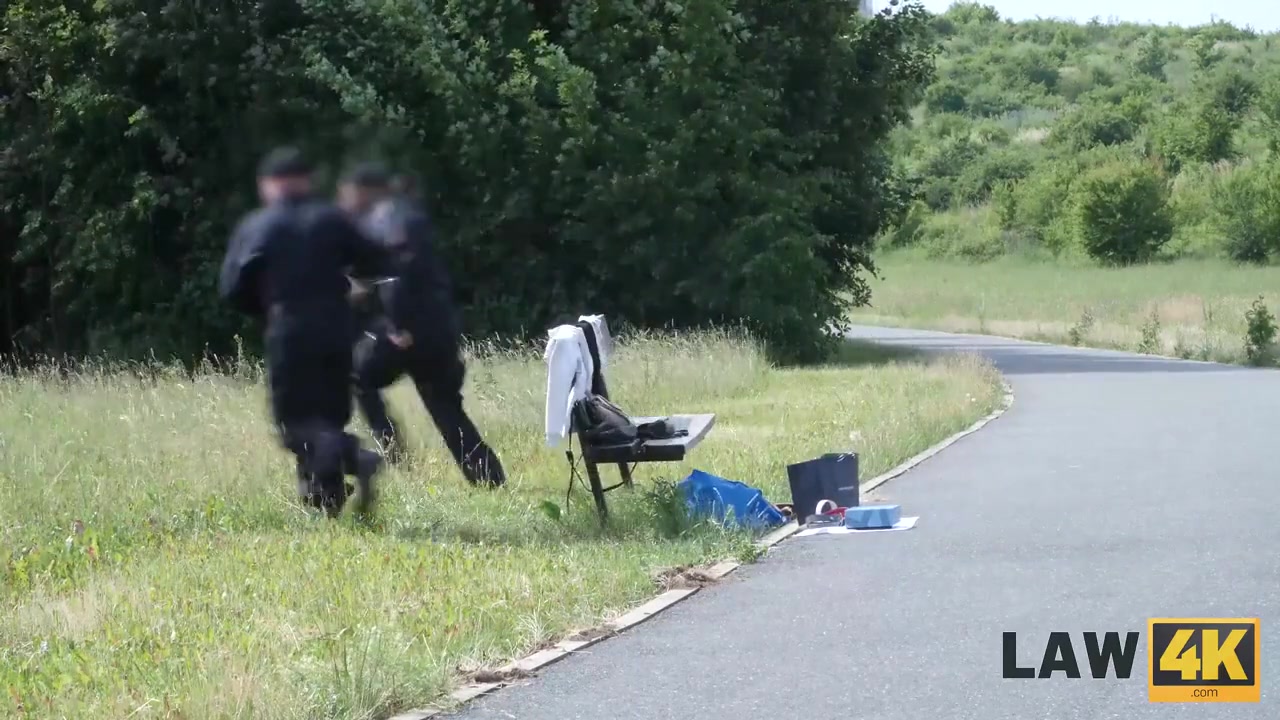 LAW4k. Girl is selling counterfeit in park and gets fucked for that