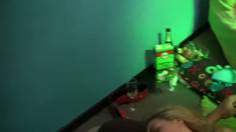 students 18+ go for group sex