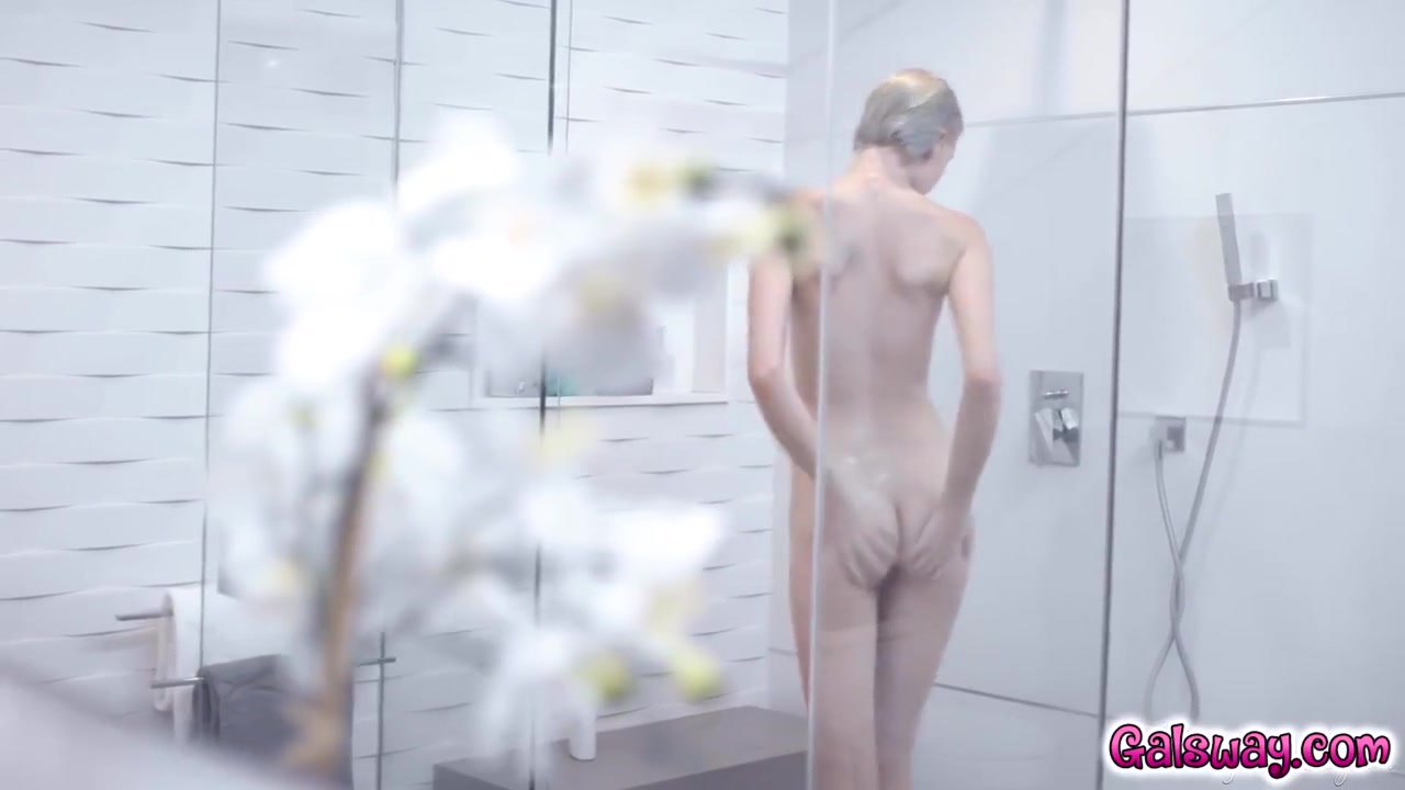 And Making Love Inside The Shower With Jennifer White And Blaire Ivory