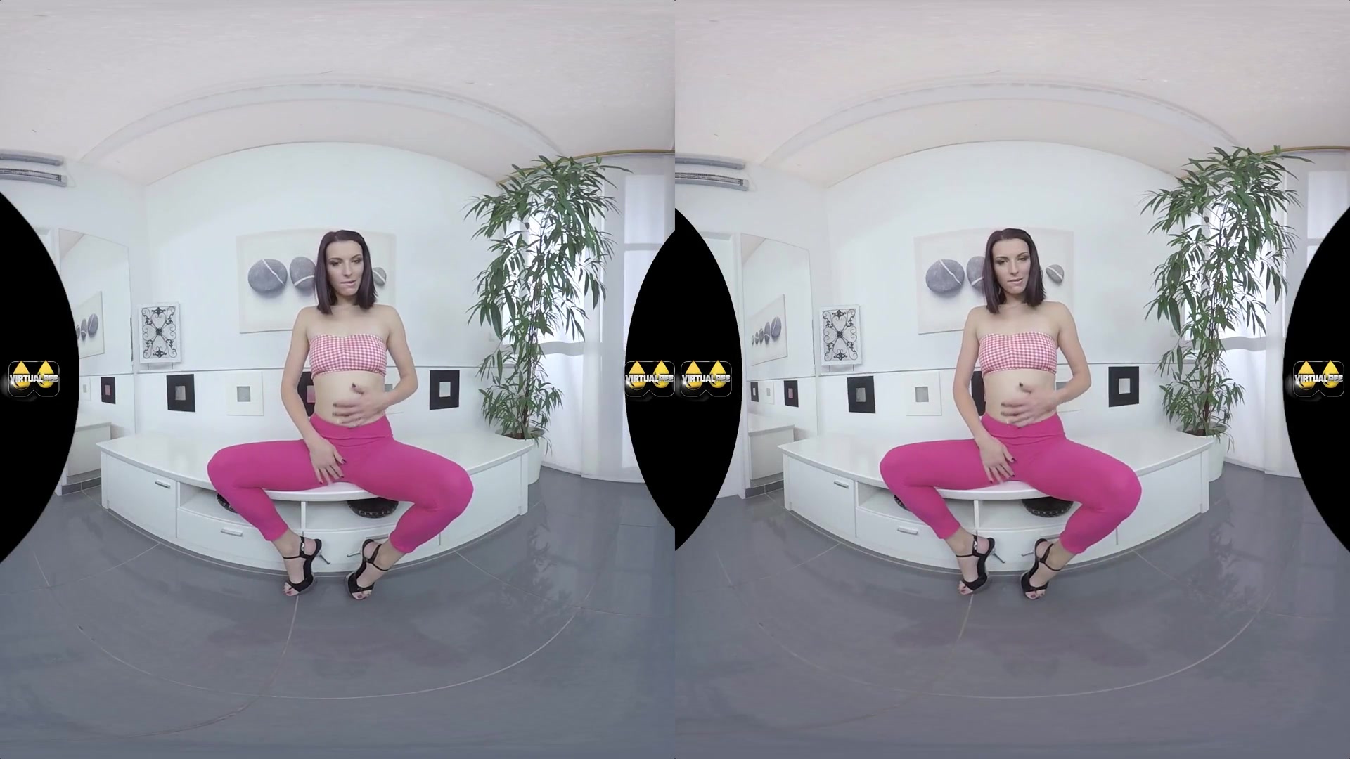 Lara Fox And Victoria Daniels - Yellow Shower Lesbian 3D Porn