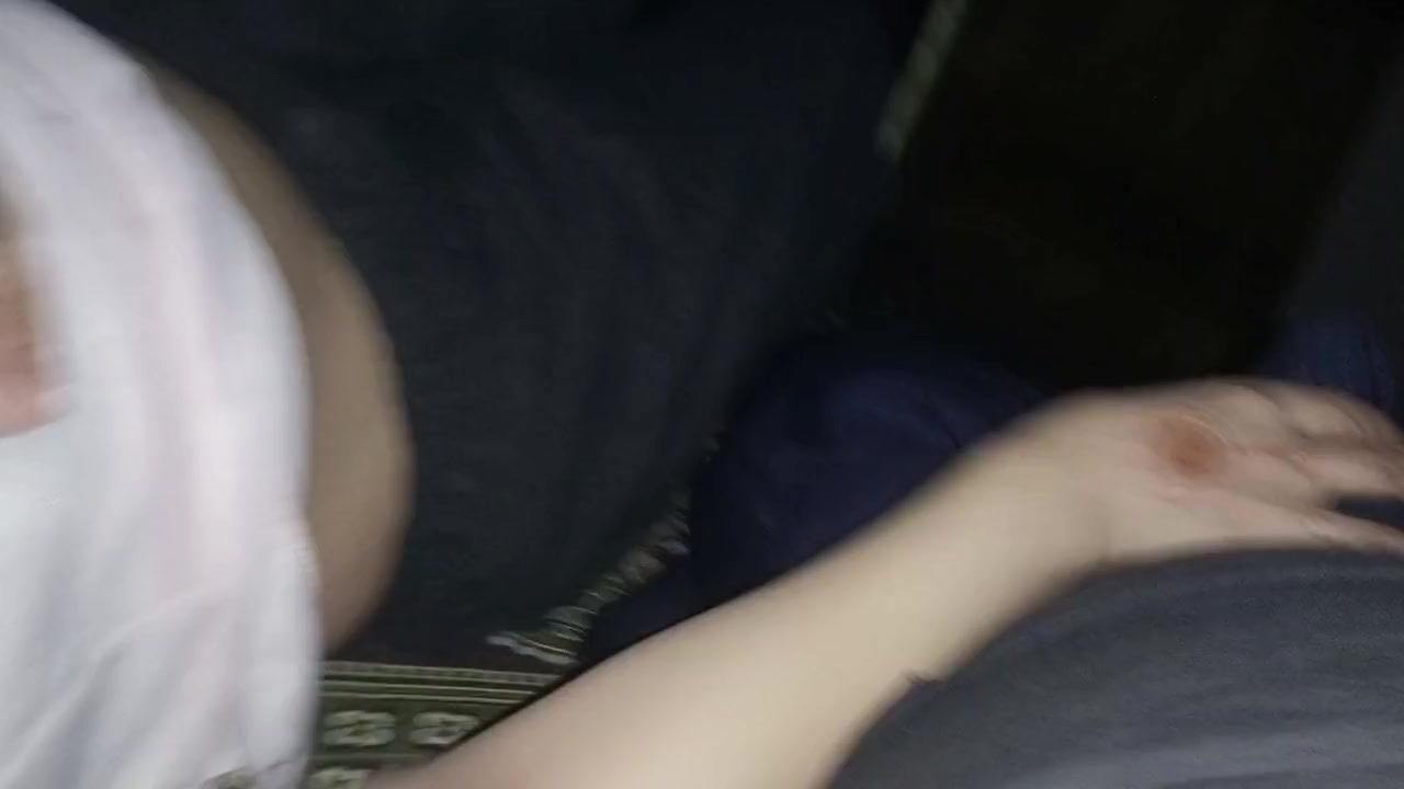 Instae - Usny Mujhy Blowjob Di Mene Usky Kapro Py Pani Gira Diya Thoda