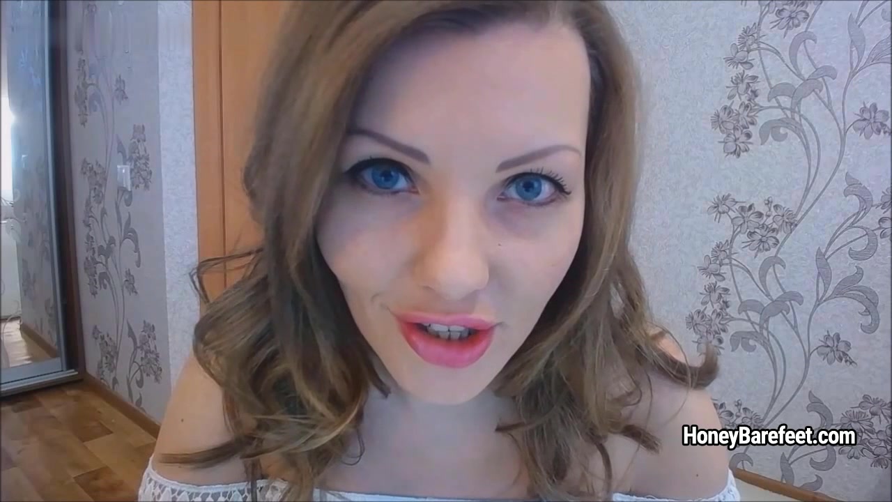 Glamour model Honey Barefeet upskirt striping
