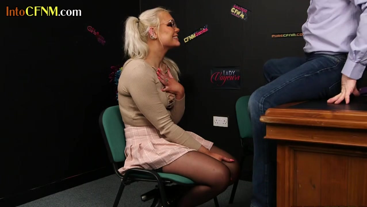 CFNM babe ends up job interview in office with BJ n cumshot