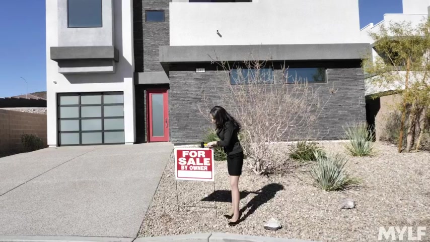 Closing The Deal With Her Coochie - MYLF