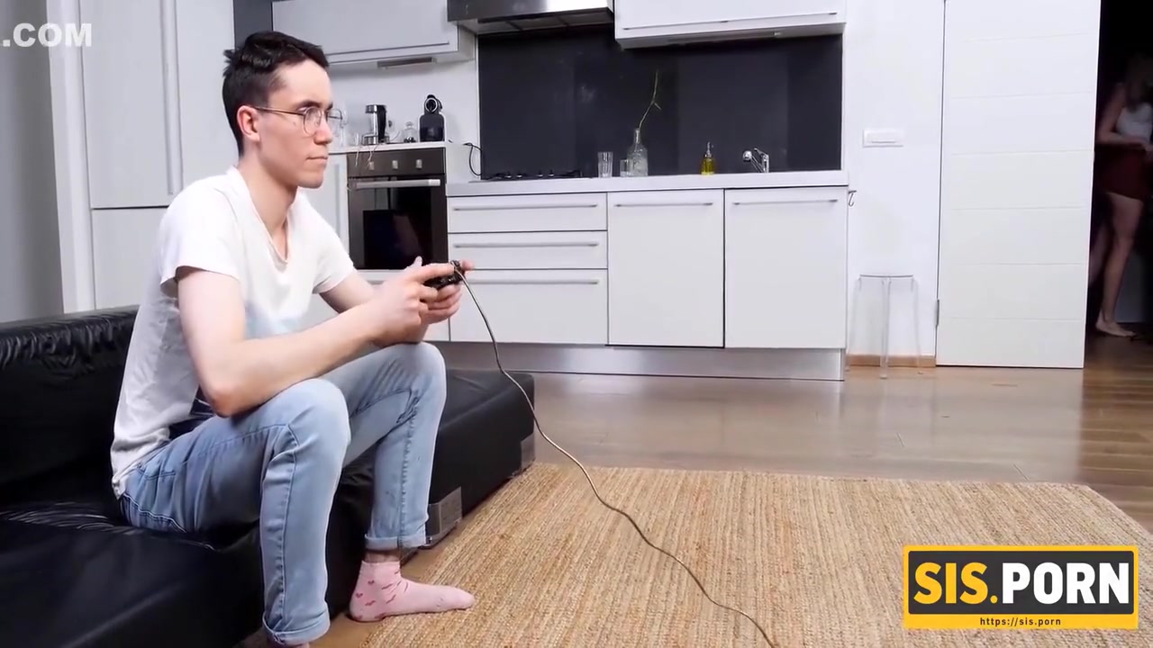 Anna Krowe In Nerdy Boy Tempted Into Sex With Attractive Blond Stepsister 11 Min