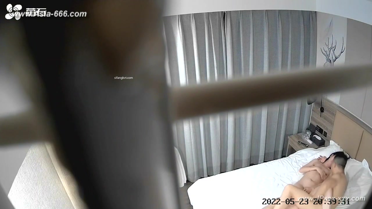 Hackers use the camera to remote monitoring of a lover's home life.570