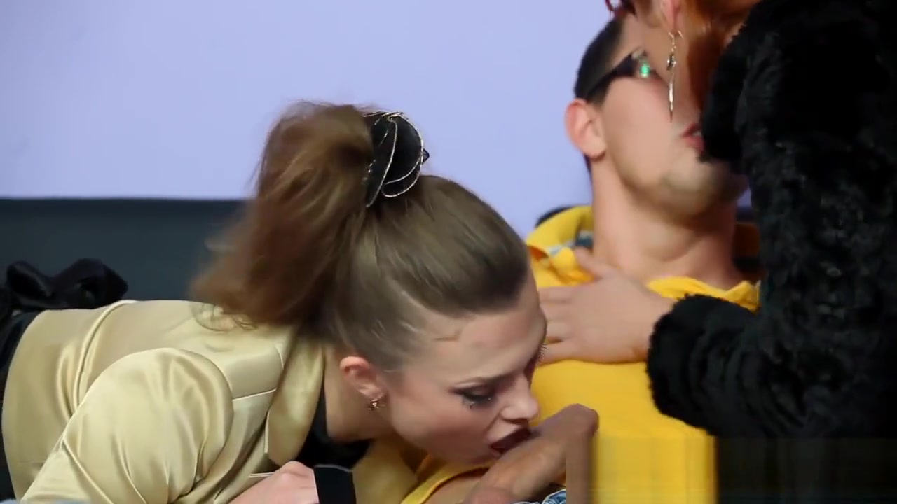 Weird ginger cum sprayed