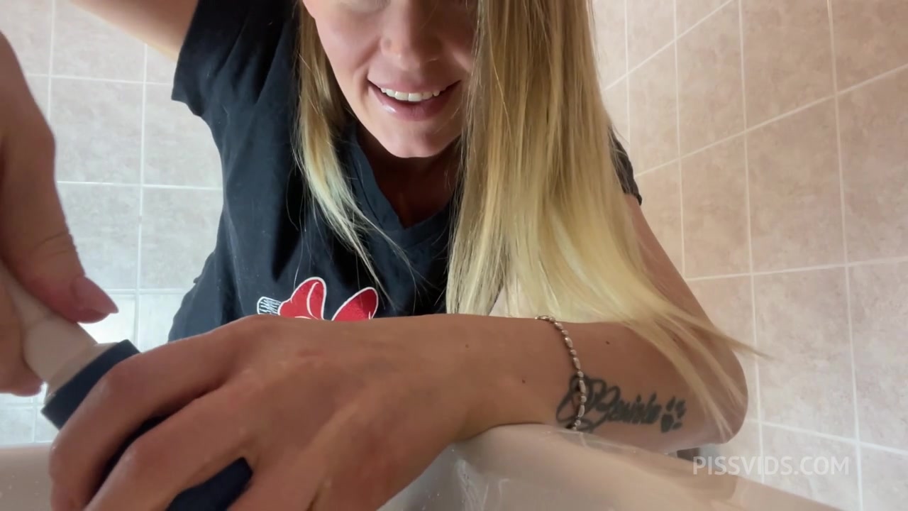 VALENTINEВґS SPECIAL-BONUS-ENEMA and PISS!!! Ass fucking,blowjob,deepthroat,cum on ass - PissVids