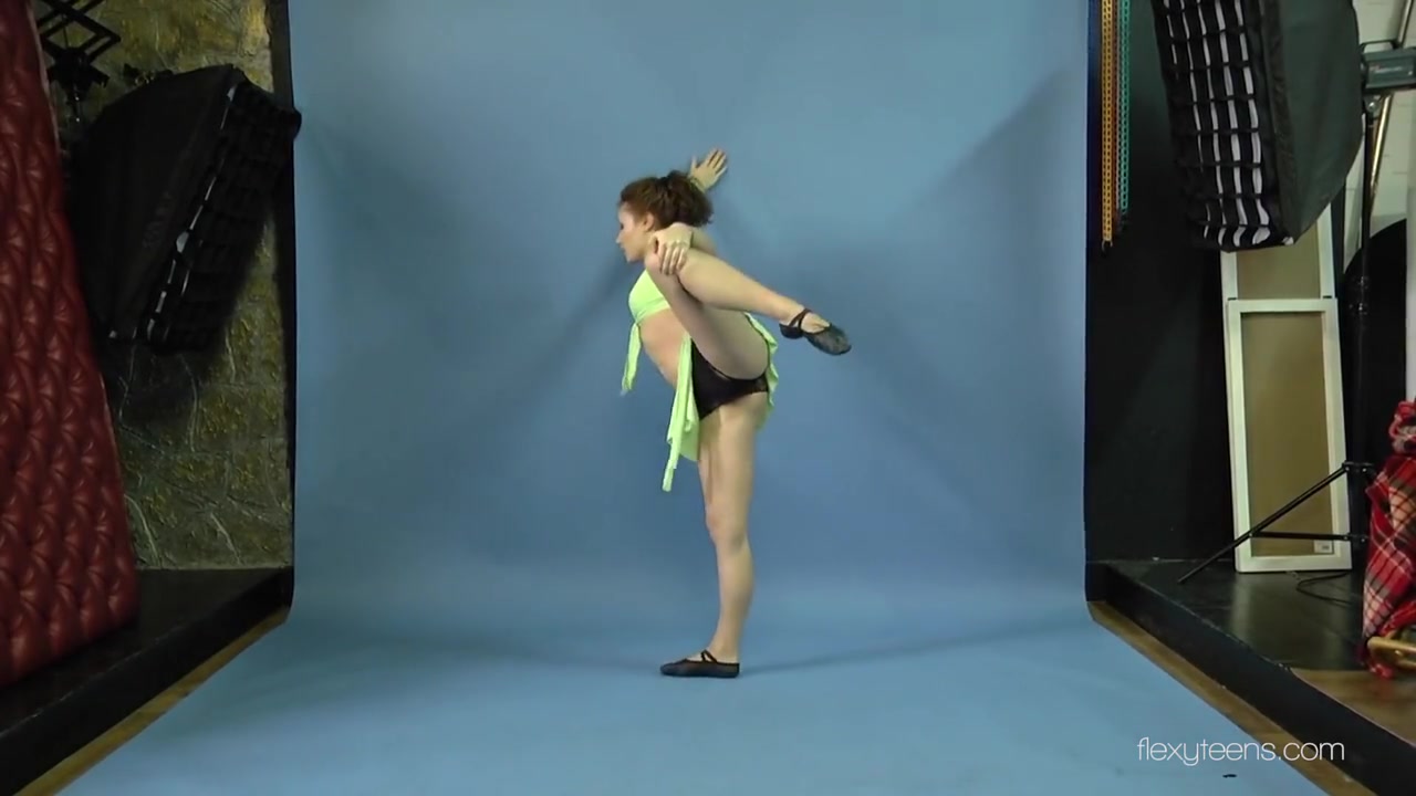 Mila Gimnasterka In Spreading Her Sexy Legs On The Floor