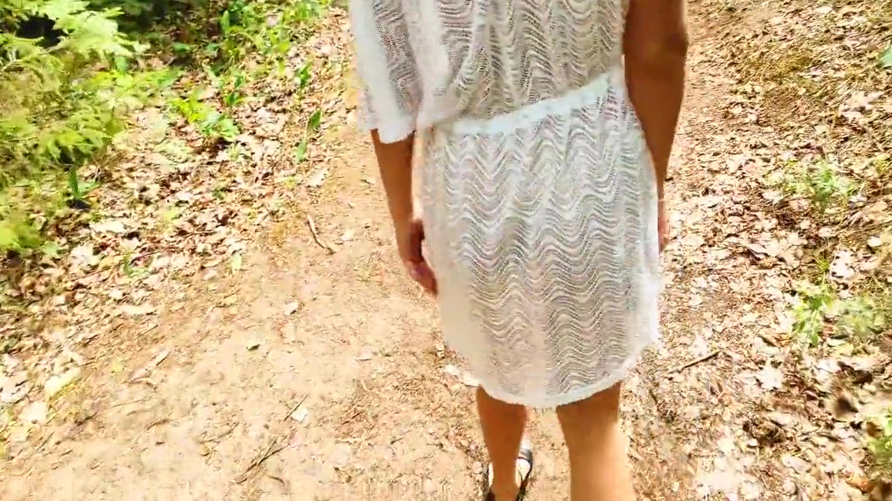 Married Milf Lagged Behind The Tourist Group And Wanted To Be Fucked Right On The Forest Path