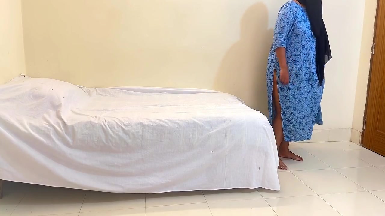 Transgender Stepson Enter Milf Stepmoms Room And Try To Tie Her Hand But She Gets Hot And Tied Stepsons Hand & Fucked Him