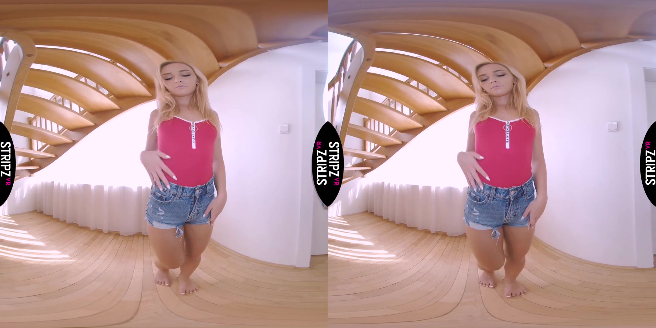 Hot Pants - Amazing Blonde Babe Solo Striptease in VR