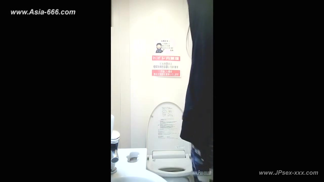 peeping asian office lady go to toilet.6
