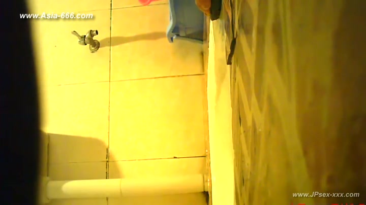 chinese girls go to toilet.47