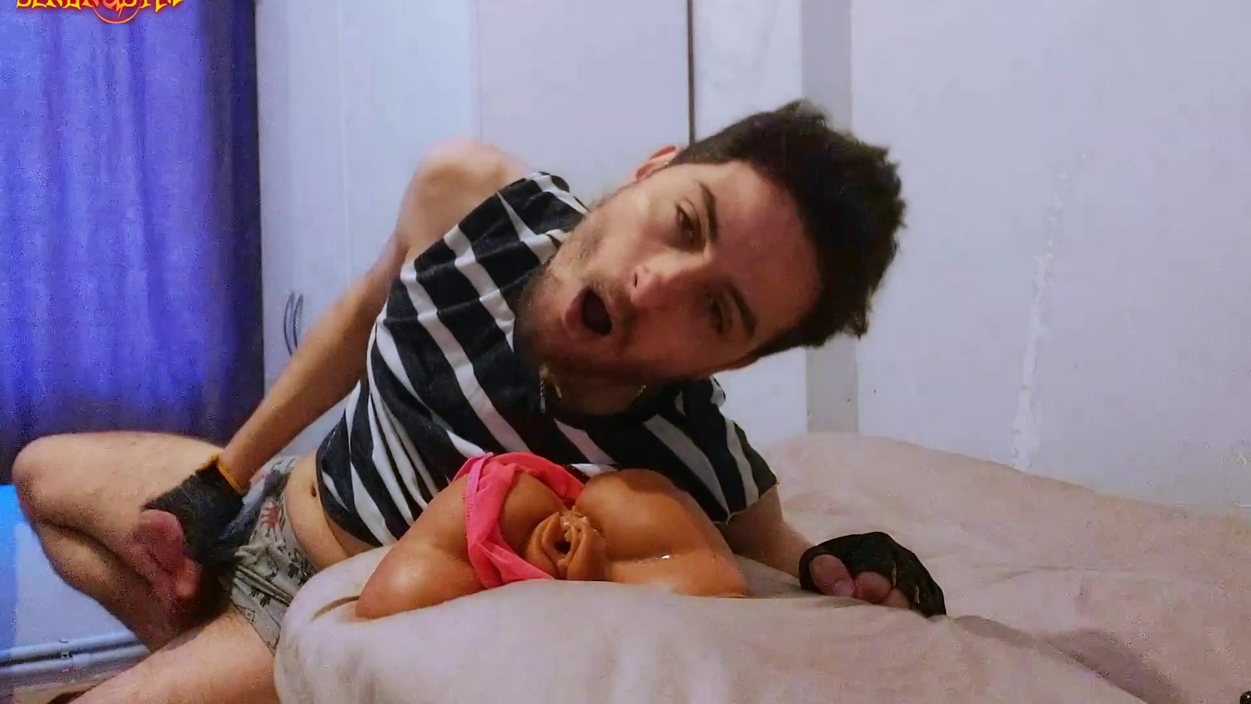 Gay Porn - Turkish Girl Who Gets Her Pussy Fucked Out Of Horniness speaking Turkish
