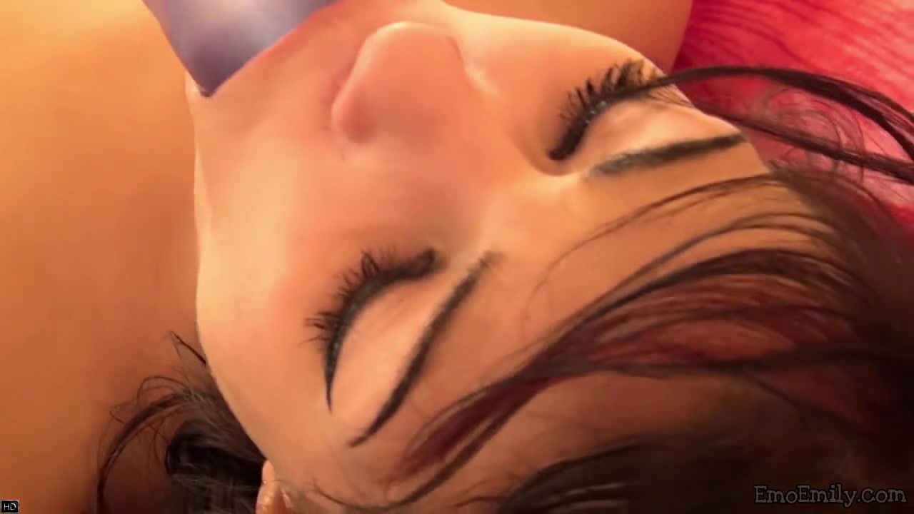 Emo Emily Fingering and Big Dildo