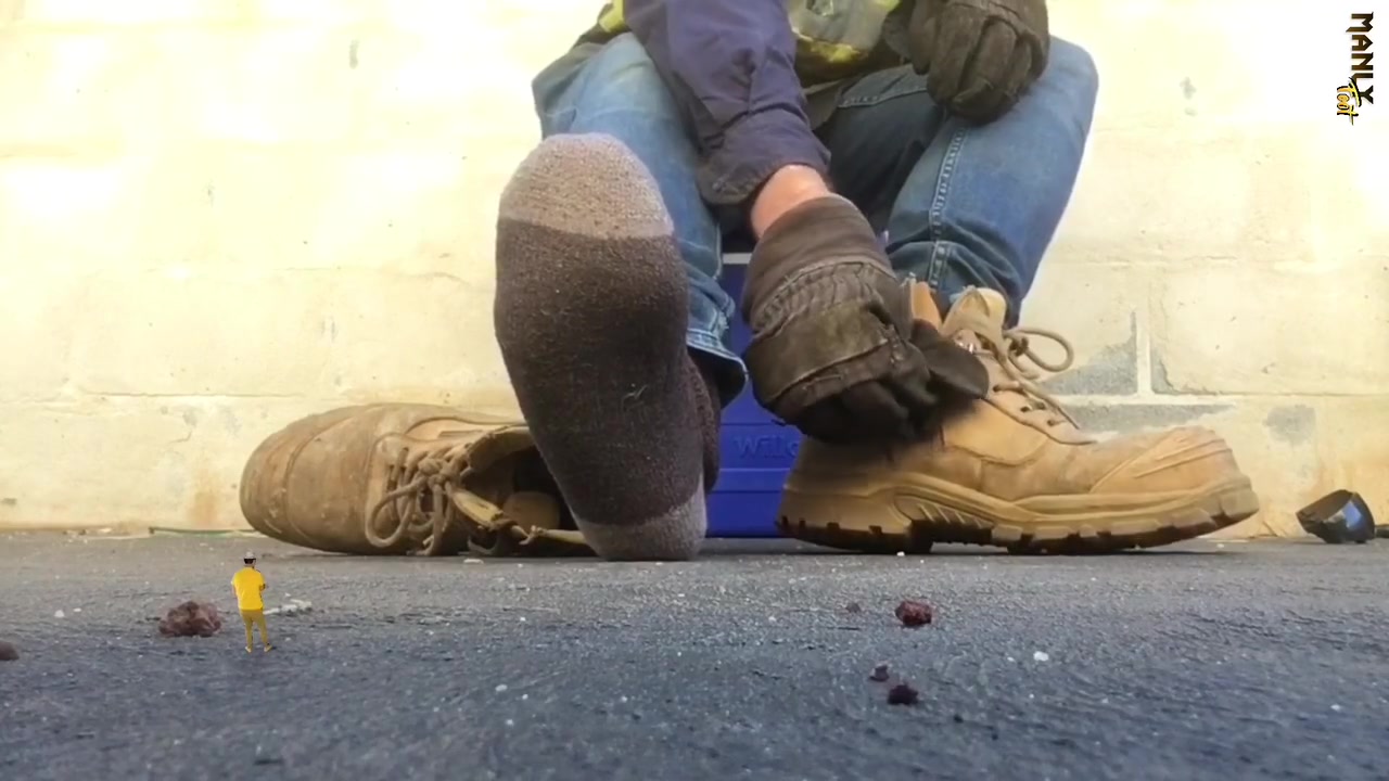 Huge Tradie Monstrous Feet! - Tiny Micro Human Man - Watch Out For The Giant Cum Load - Manlyfoot