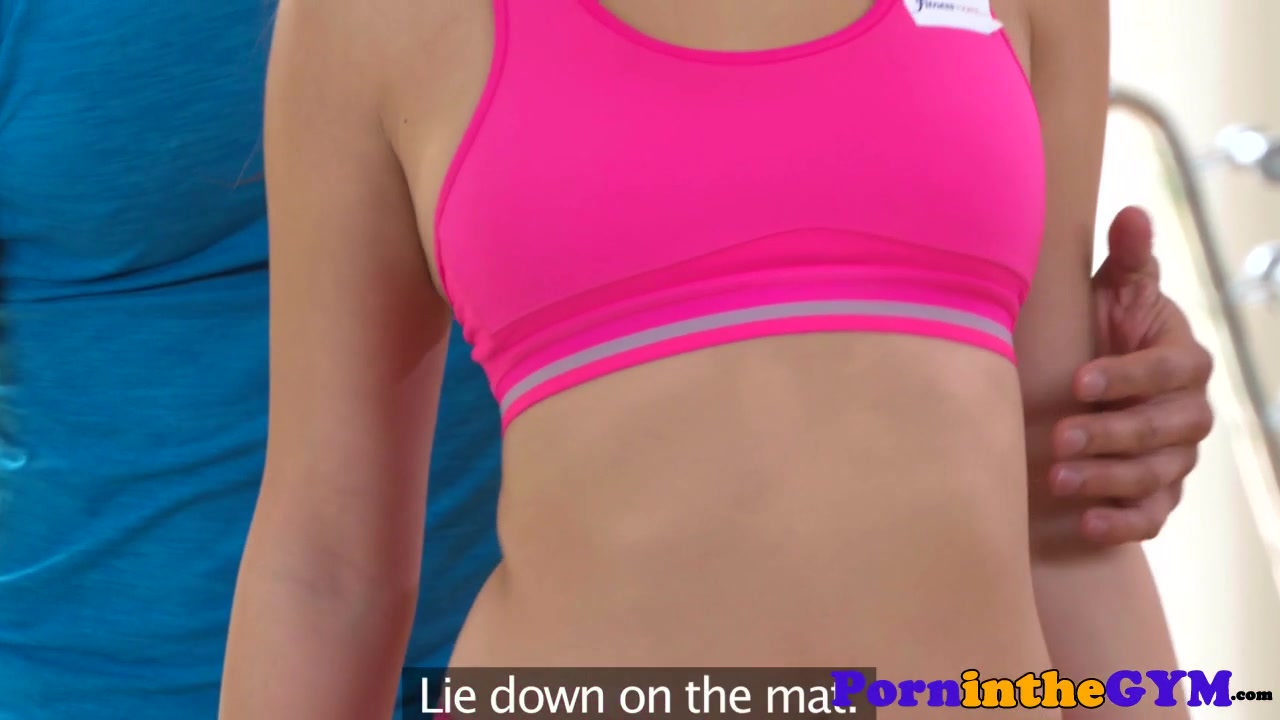Gorgeous fitness cutie works her vagina out