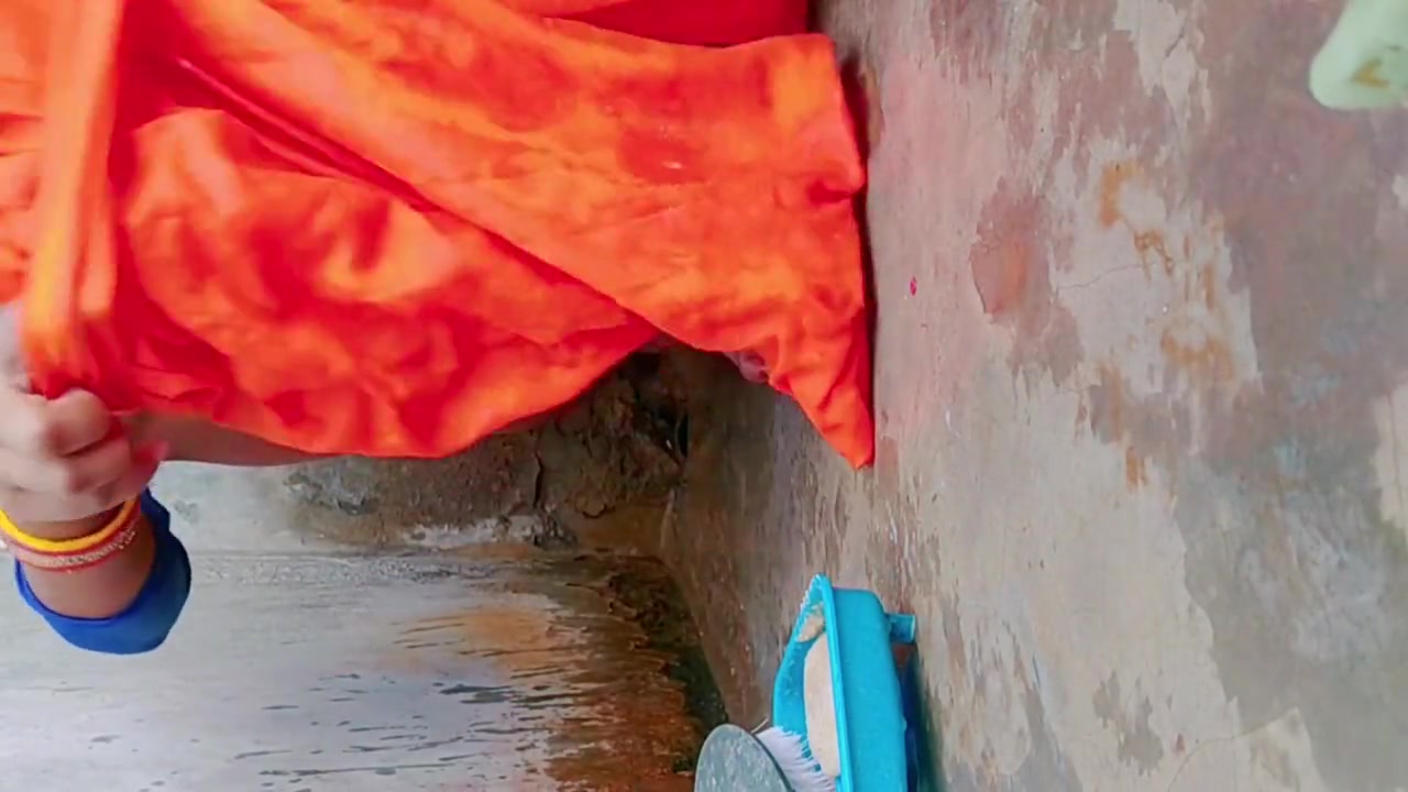 Hot Indian School Girl Naked Bath. Alone Girl Feel Horny She Fingring And Pesing