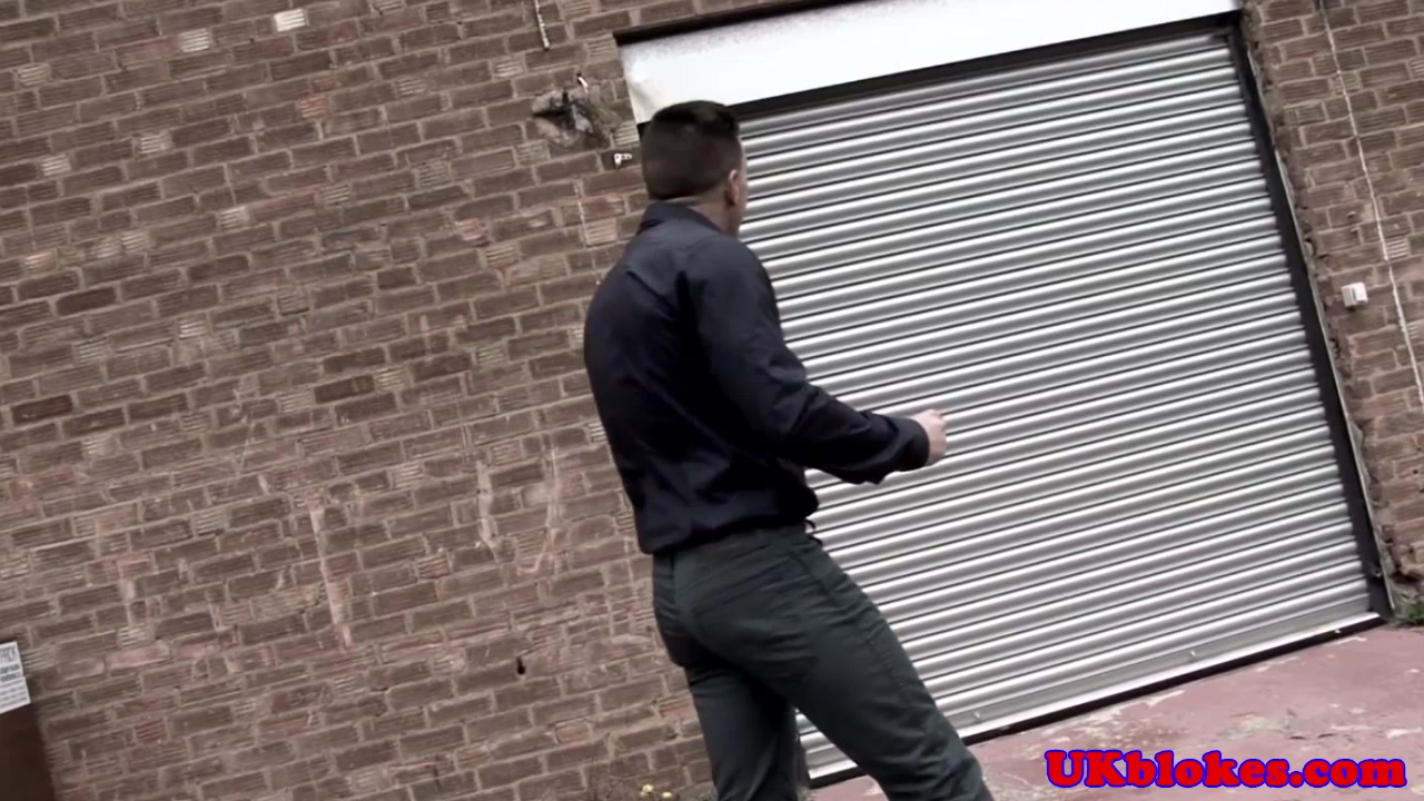 UK hunk assfucking then jerks off until cum