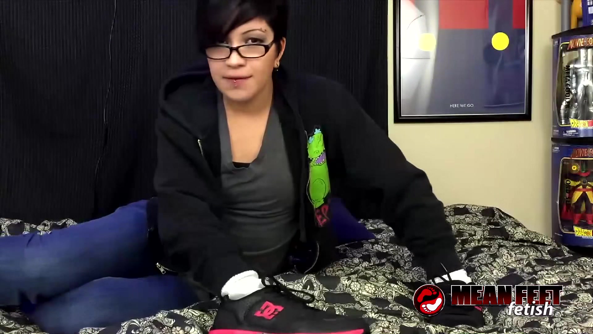 Nerdy Cassandra Cain Wants To Show Her New Looks