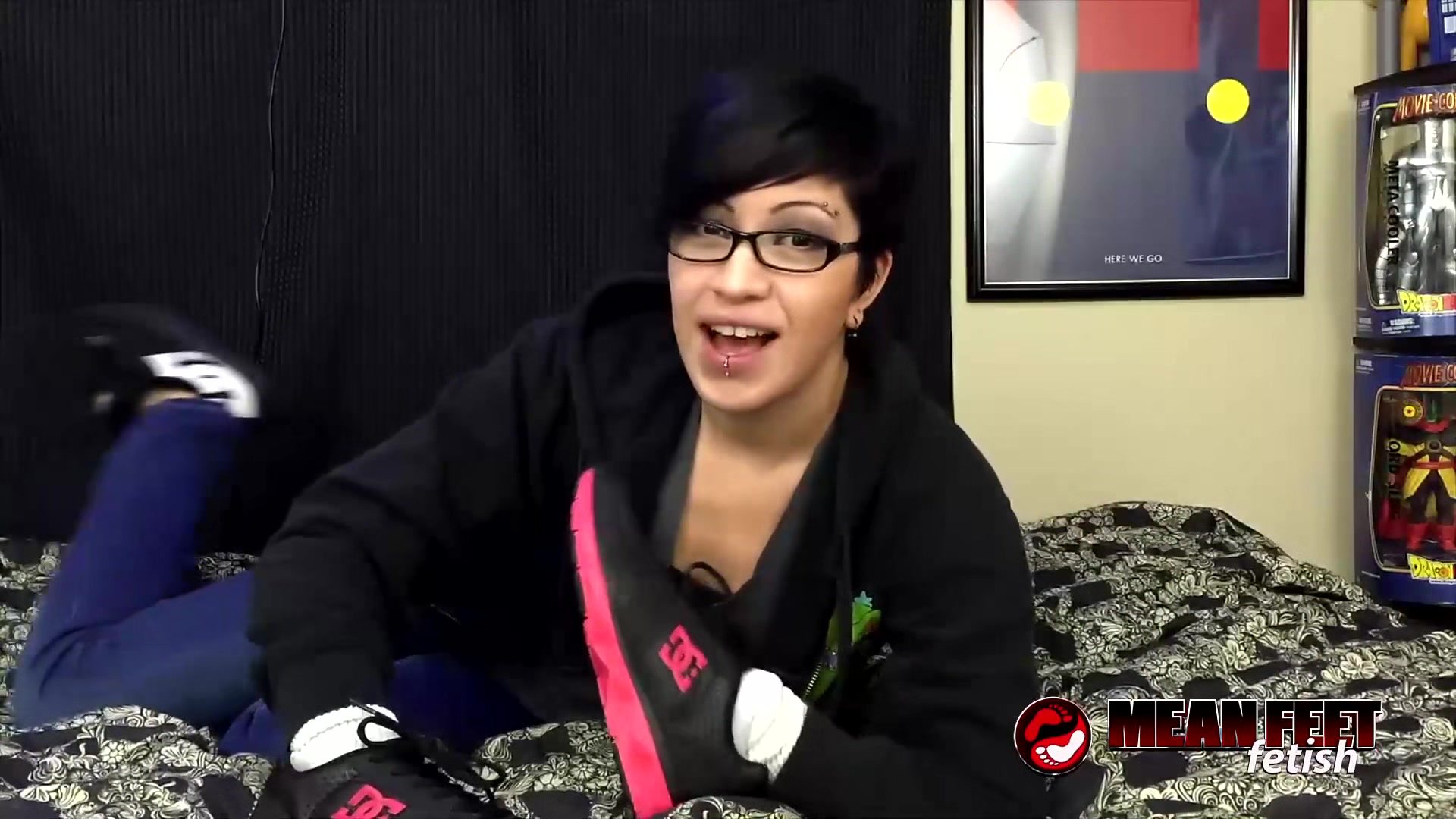 Nerdy Cassandra Cain Wants To Show Her New Looks