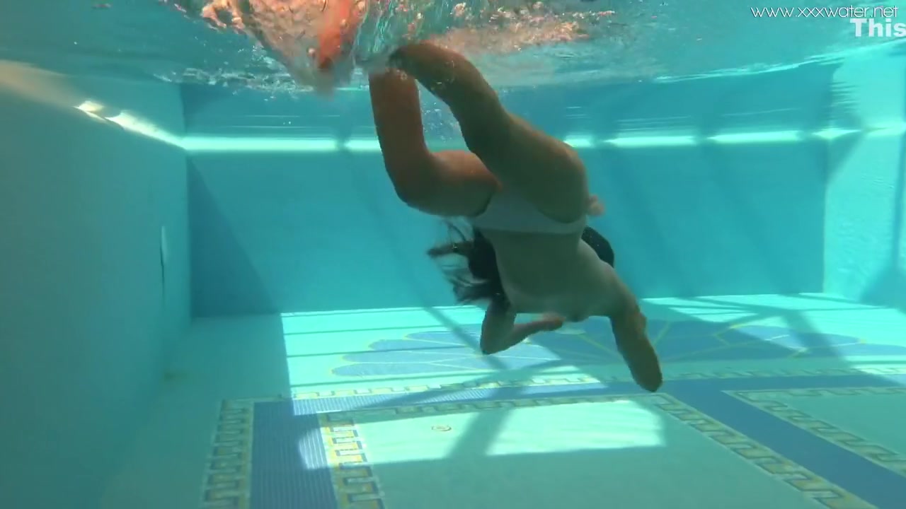 Stefanie Moon In Swims Nude In The Pool