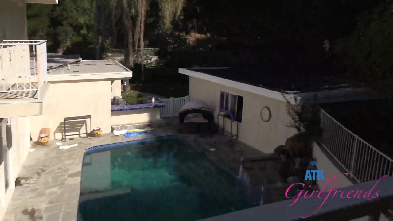 Virtual Date - By The Pool With Riley
