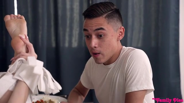 Stuffing My Stepsister For Thanksgiving - S27:E3 - Nubiles-Porn