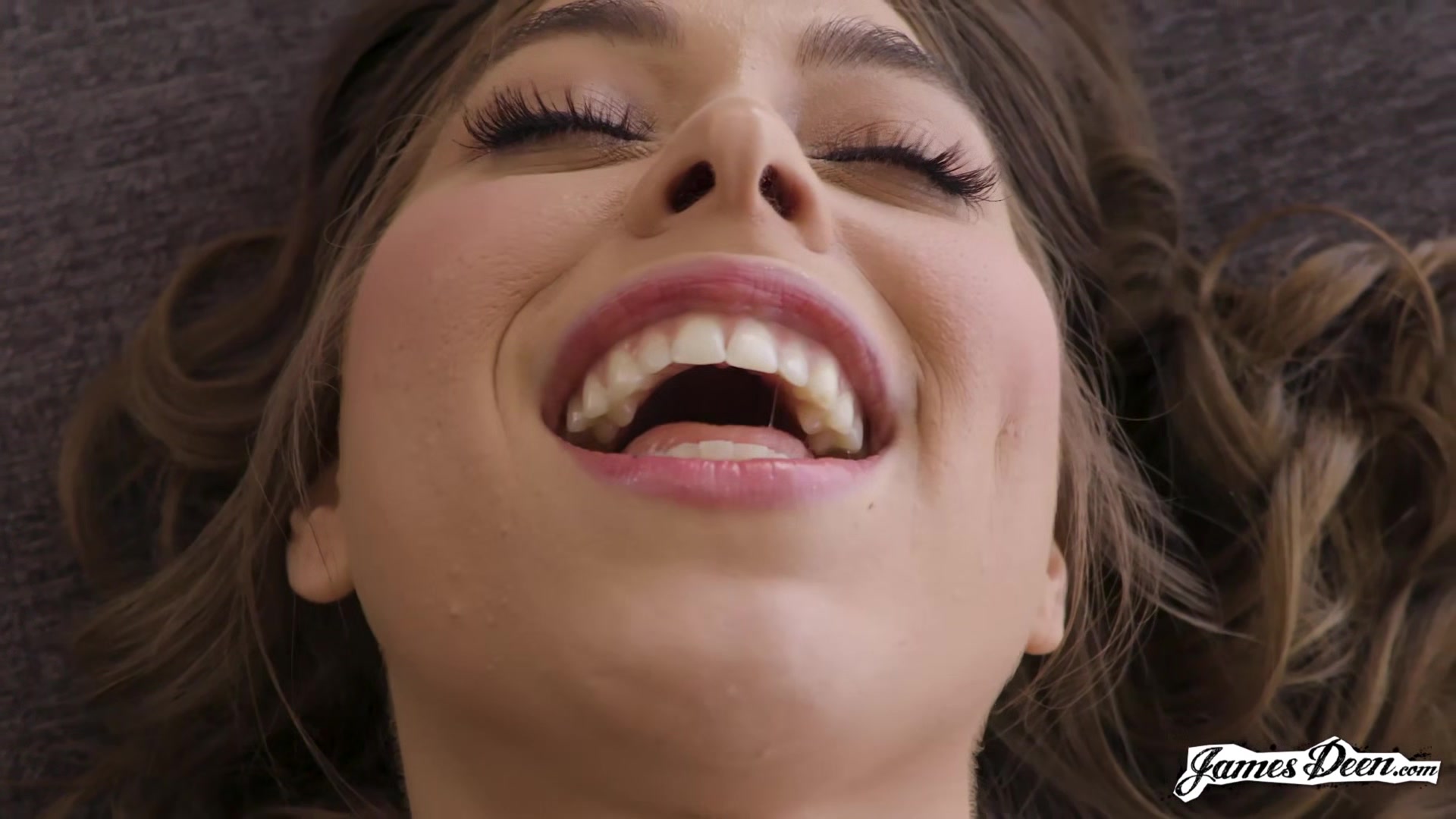 Riley Reid Loves Getting Her Pussy Eaten