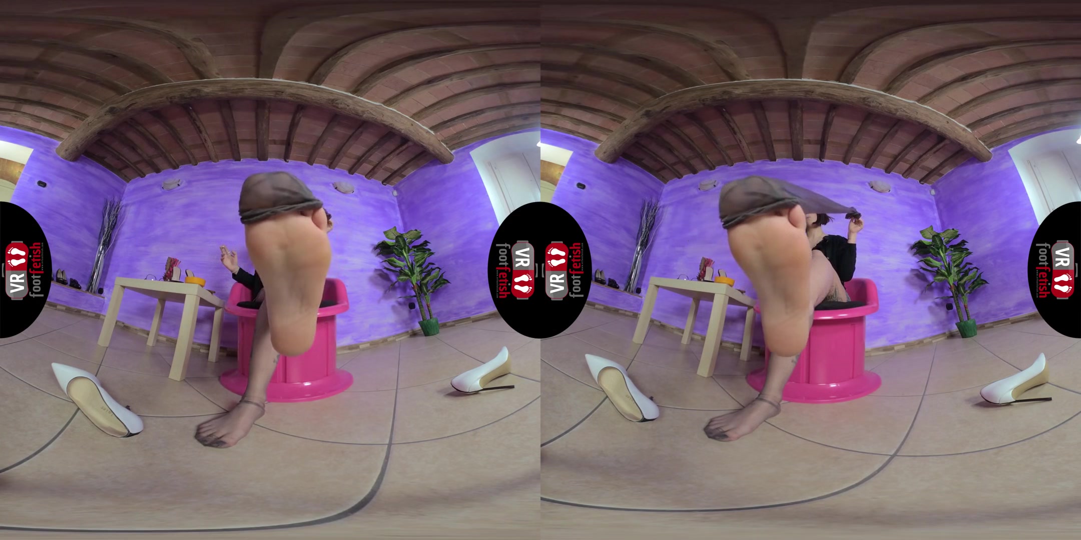 Gorgeous Aradia Takes Off Her Stockings And Oils Up Her Fabulous Feet - Leg and Foot Fetish VR