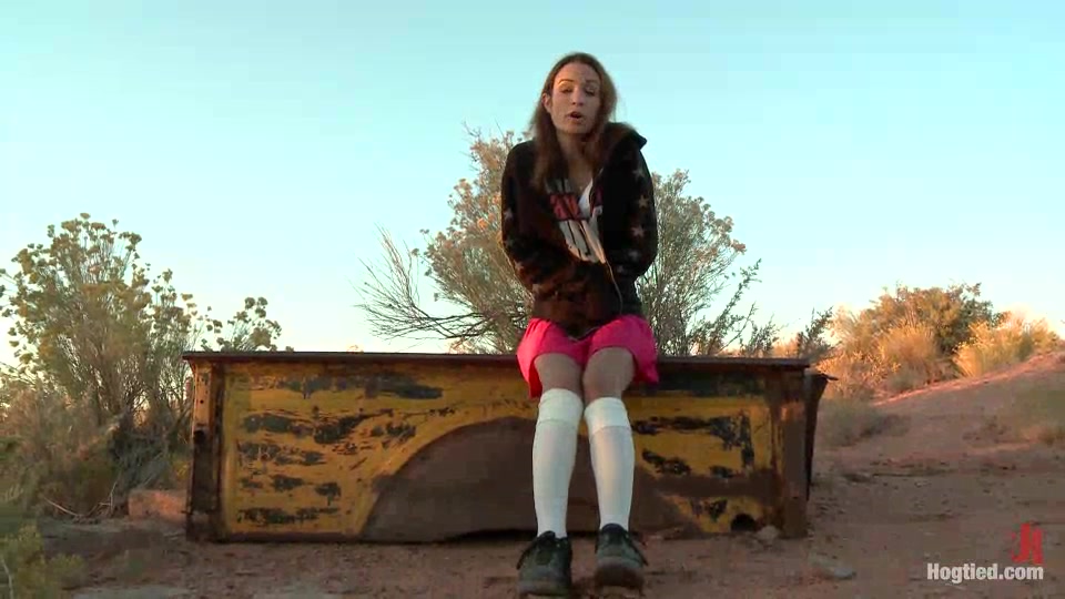 Feature Shoot : Hitchhiker In Trouble - Kink