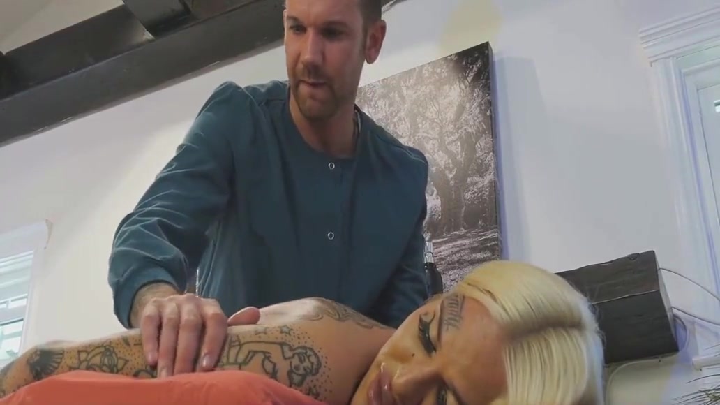 Hot Trans Bimbo Gives Masseur A Surprise With Will Havoc And Nadia Love