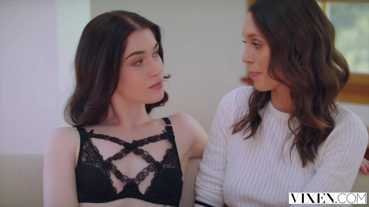 VIXEN Jade Nile Gets Help From Her Roommate To Open Her Boyfriends Eyes