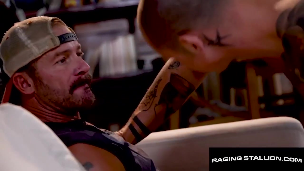 Hunk Pounds Tatted Sebastian Bluus Thick Cakes Raw With Greg Dixxon