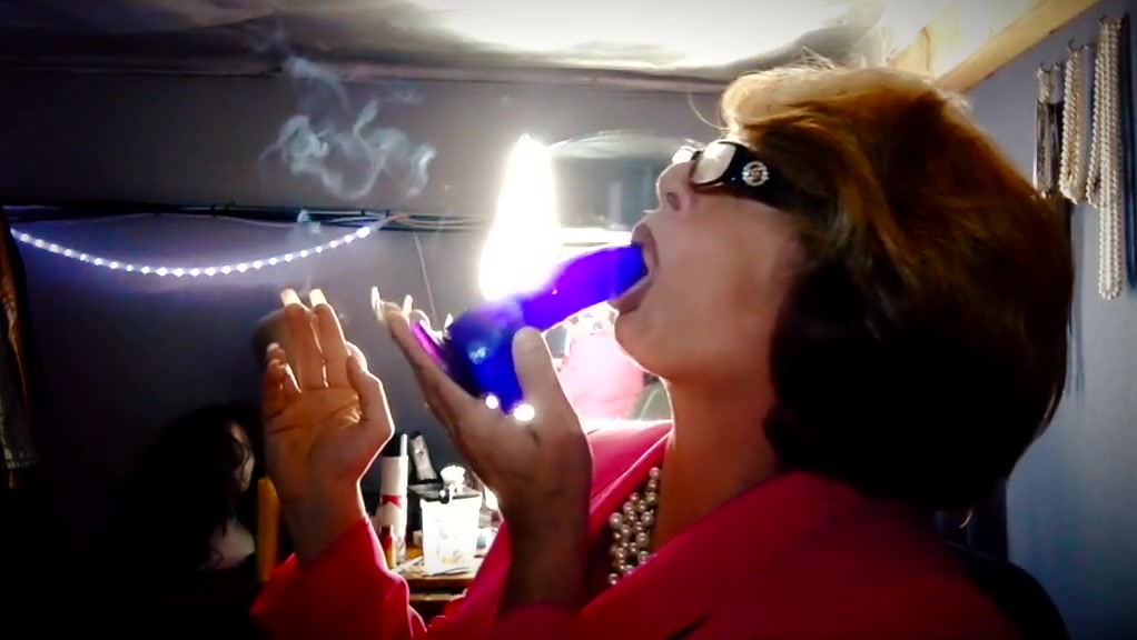 Smoking milf sissy